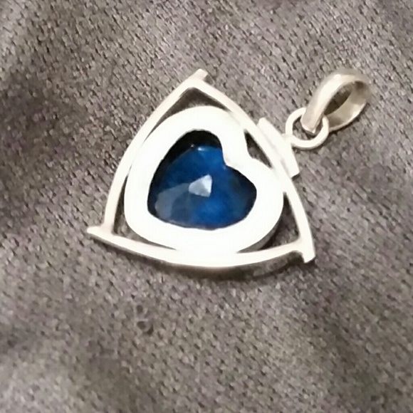 12 Ct Flawless Blue Topaz Heart in .925 Silver - Picture 4 of 5